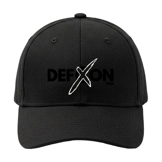 Casquette Croix blanche : Noire, six pans. Logo DEFCON ONE noir sur le devant, son X blanc.