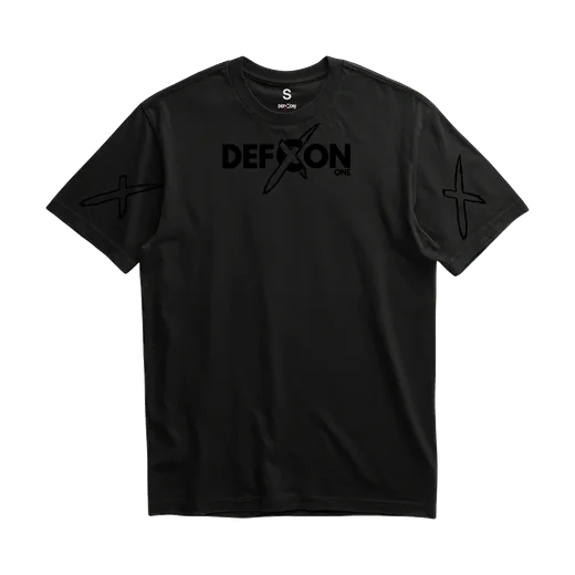 T-shirt Black on Black : Noir. Logo DEFCON ONE et X des manches en noir, ton sur ton.