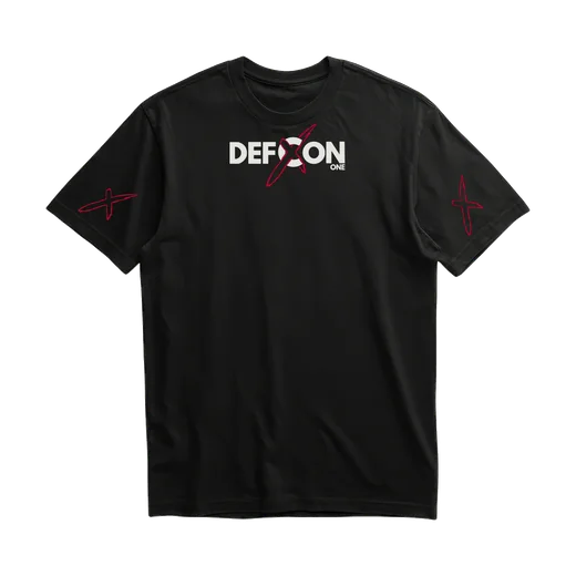 T-shirt Croix rouges : Noir. Logo DEFCON ONE blanc sur la poitrine, son X rouge ; un X rouge sur chaque manche.